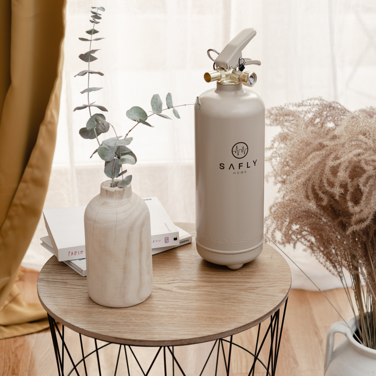 Fire extinguisher beige 1